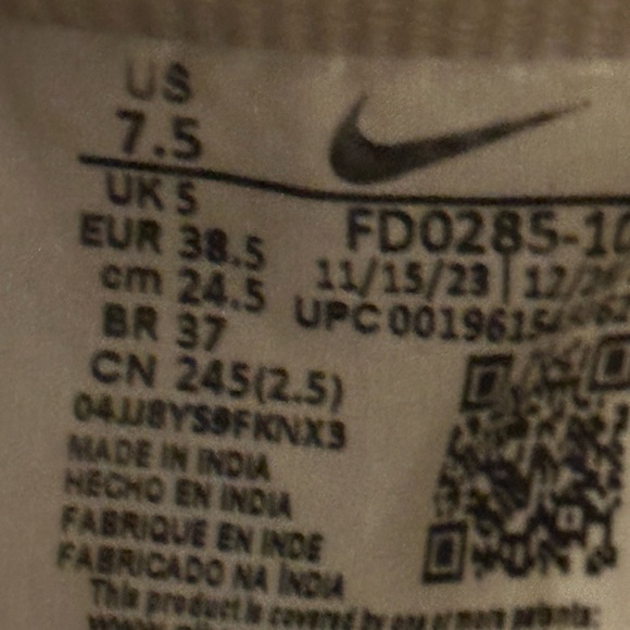 Nike 7.5 Women’s pre owned Tennis comfortable,casual,activewear - Picture 4 of 8